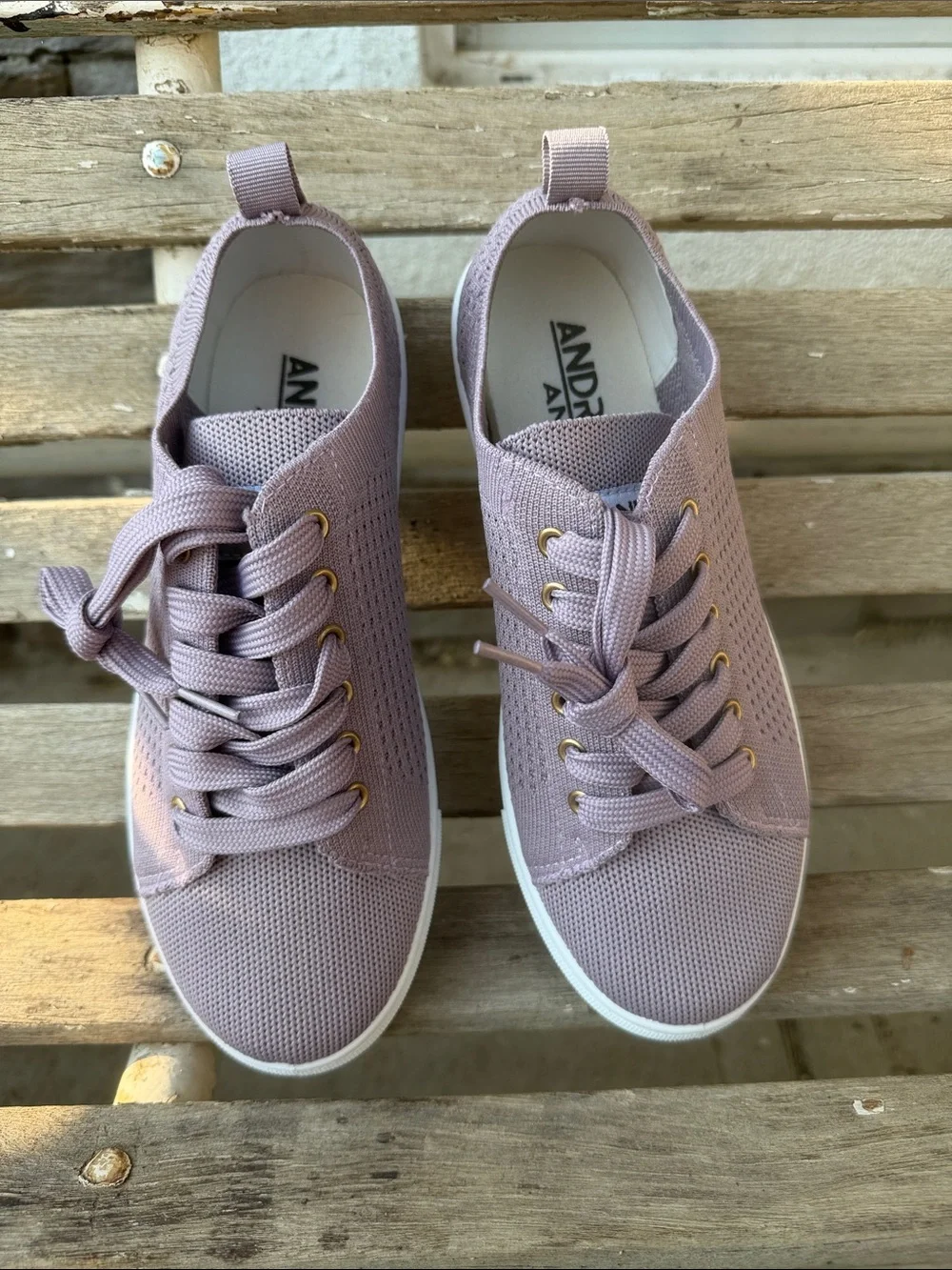 NEW Andrea Women’s Sneakers Mauve